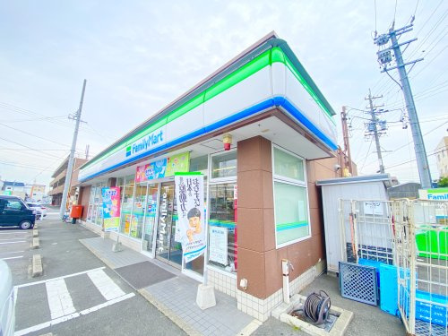 【コンビニエンスストア】ファミリーマート守山苗代店まで175ｍ