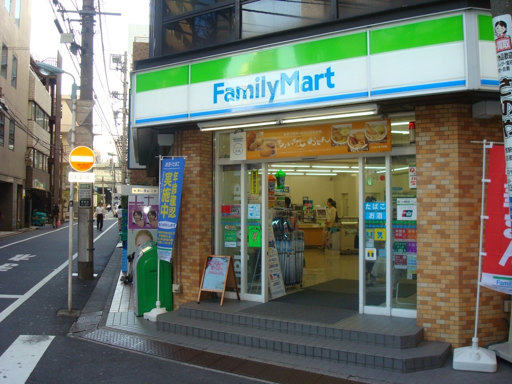 【コンビニエンスストア】ファミリーマートサンシャイン南店まで226ｍ