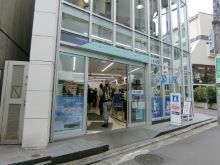 【コンビニエンスストア】ローソン　神宮前六丁目店まで296ｍ