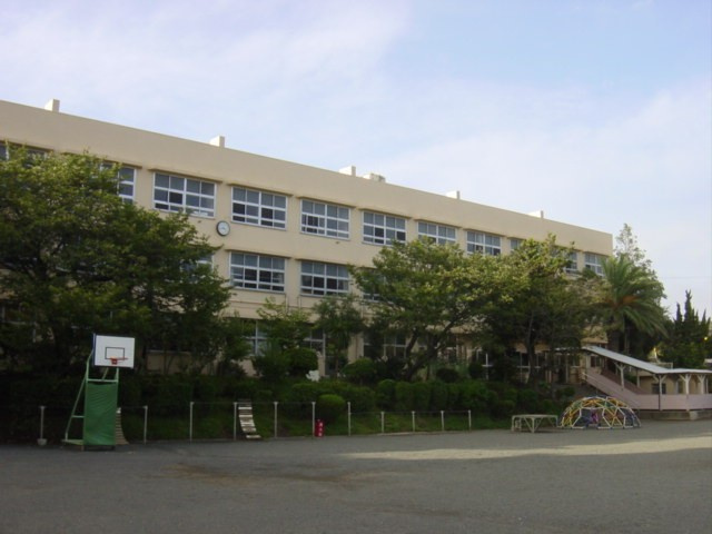 【小学校】三浦市立名向小学校まで1114ｍ