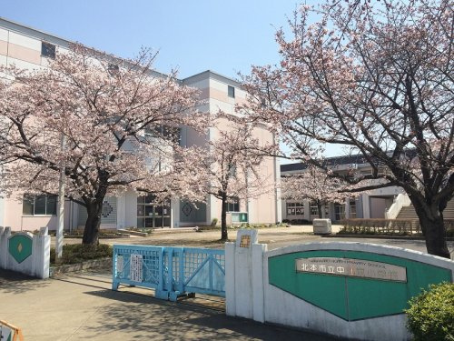 【小学校】北本市中丸東小学校まで900ｍ