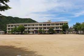【小学校】たつの市立香島小学校まで1125ｍ