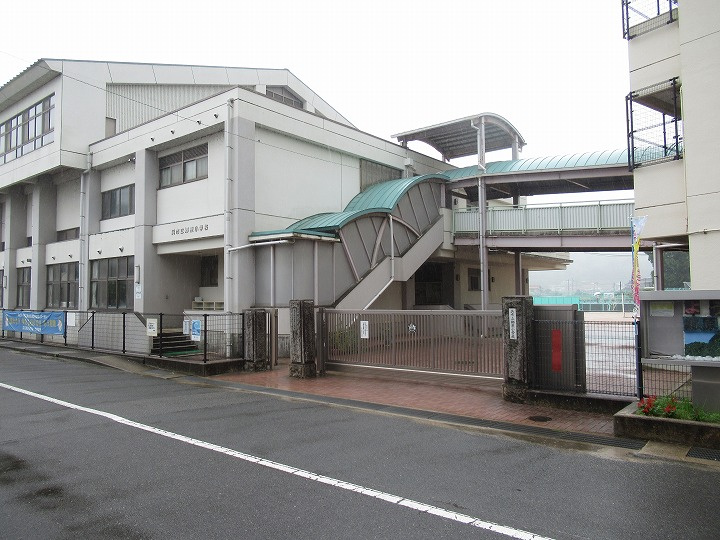 【小学校】郷原小学校まで1685ｍ