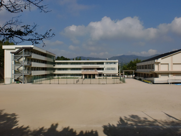 【中学校】郷原中学校まで1827ｍ