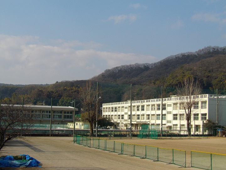 【中学校】岩国中学校まで1413ｍ