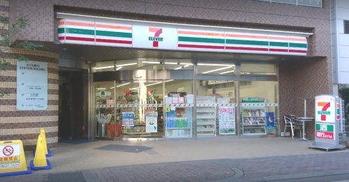 【コンビニエンスストア】セブンイレブン　ＪＲさくら夙川駅前店まで144ｍ