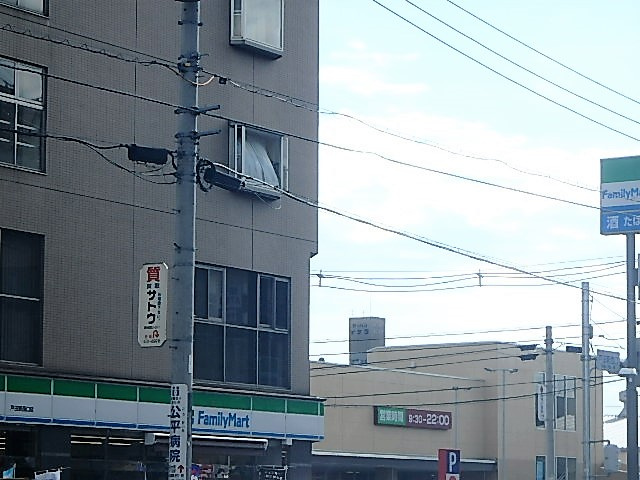 【コンビニエンスストア】ファミリーマート戸田駅西口店まで261ｍ