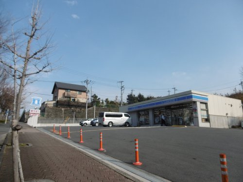 【コンビニエンスストア】ローソン　高槻芝谷町店まで1101ｍ