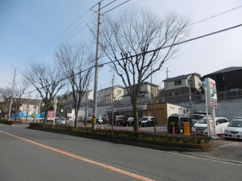 【コンビニエンスストア】セブンイレブン　高槻浦堂本町店まで739ｍ