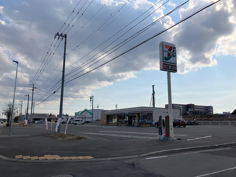 【コンビニエンスストア】セブンイレブン　千歳白樺店まで586ｍ