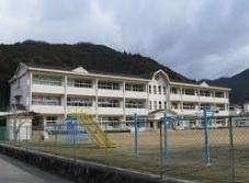 【小学校】安富北小学校まで7245ｍ