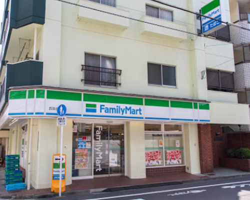 【コンビニエンスストア】ファミリーマート　西落合店まで149ｍ
