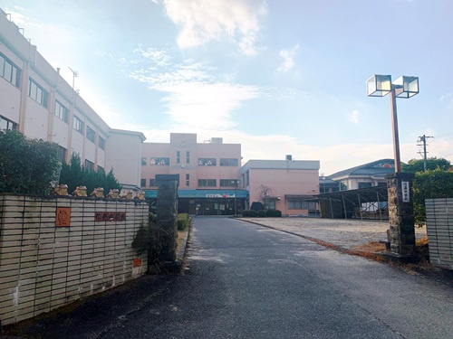 【中学校】甲賀市立信楽中学校まで1463ｍ