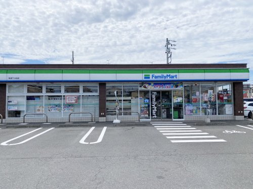 【コンビニエンスストア】ファミリーマート　焼津下小田店まで404ｍ