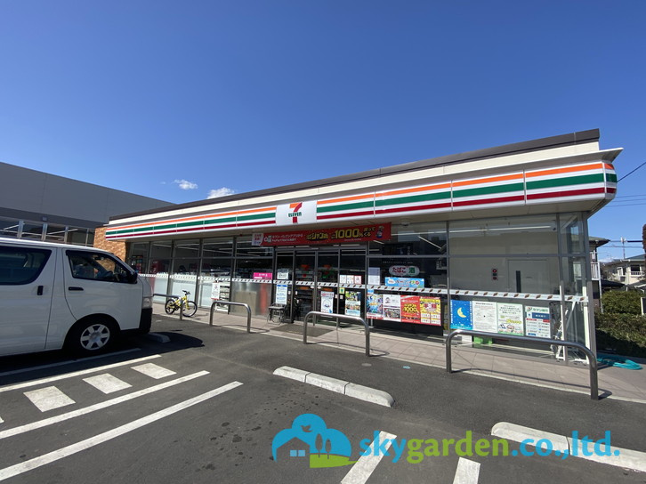 【コンビニエンスストア】セブンイレブン　平塚南金目店まで554ｍ