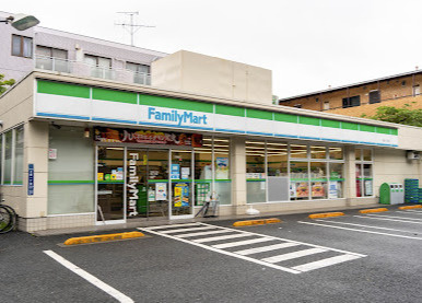 【コンビニエンスストア】ファミリーマート　三園一丁目店まで1023ｍ