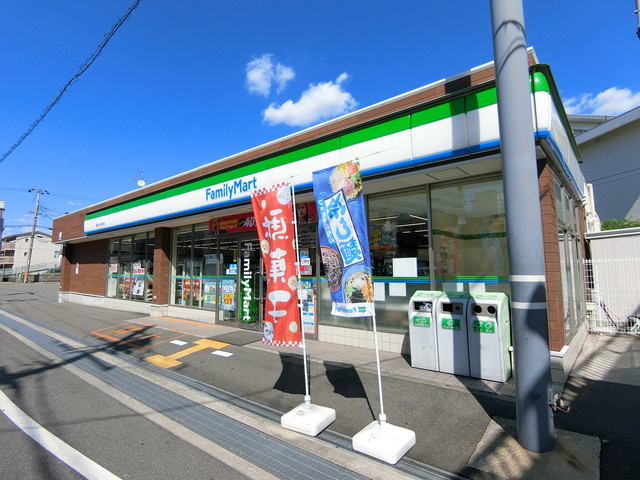 【コンビニエンスストア】ファミリーマート　寝屋川池田本町店まで400ｍ