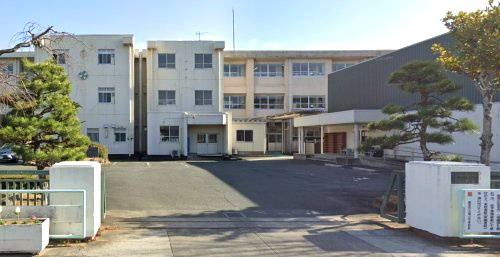 【中学校】磐田市立城山中学校まで1700ｍ