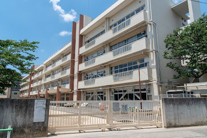 【小学校】調布市立上ノ原小学校まで535ｍ