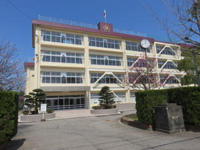【中学校】高岡市立高陵中学校まで757ｍ
