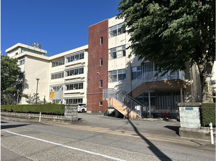 【小学校】高岡市立高陵小学校まで298ｍ