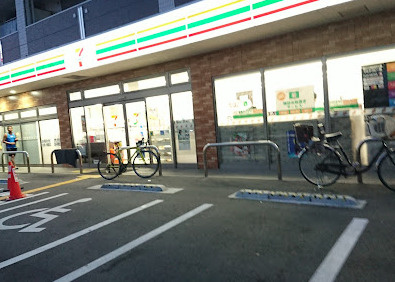 【コンビニエンスストア】セブン-イレブン東大阪岩田町1丁目店まで646ｍ