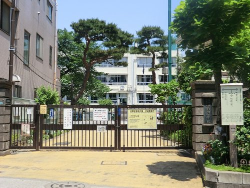 【小学校】目黒区立駒場小学校まで561ｍ