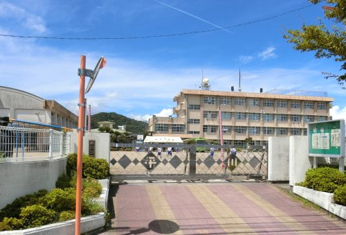 【小学校】鹿児島市立平川小学校まで2032ｍ
