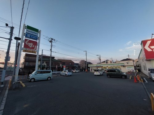 【コンビニエンスストア】ファミリーマート清瀬小金井街道店まで1157ｍ