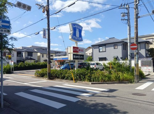 【コンビニエンスストア】ローソン西宮千歳町店まで228ｍ
