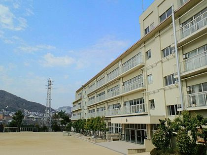 【小学校】宝塚市立宝塚小学校まで1083ｍ