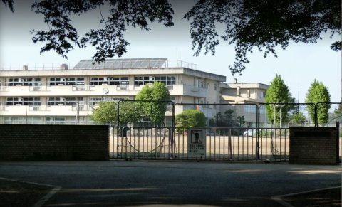 【中学校】小山市立間々田中学校まで1030ｍ
