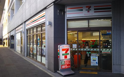 【コンビニエンスストア】セブンイレブン　三田駅西店まで240ｍ