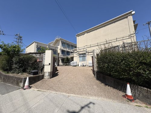 【小学校】金閣小学校まで1041ｍ