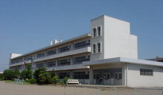 【小学校】下野市立　古山小学校まで453ｍ