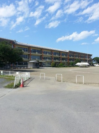 【小学校】　五台小学校まで1696ｍ