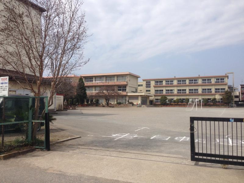 【中学校】鴻巣中学校まで1412ｍ