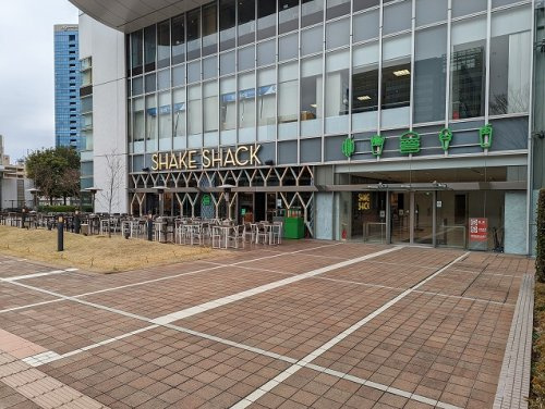 【ファーストフード】シェイクシャック新宿サザンテラス店まで1519ｍ