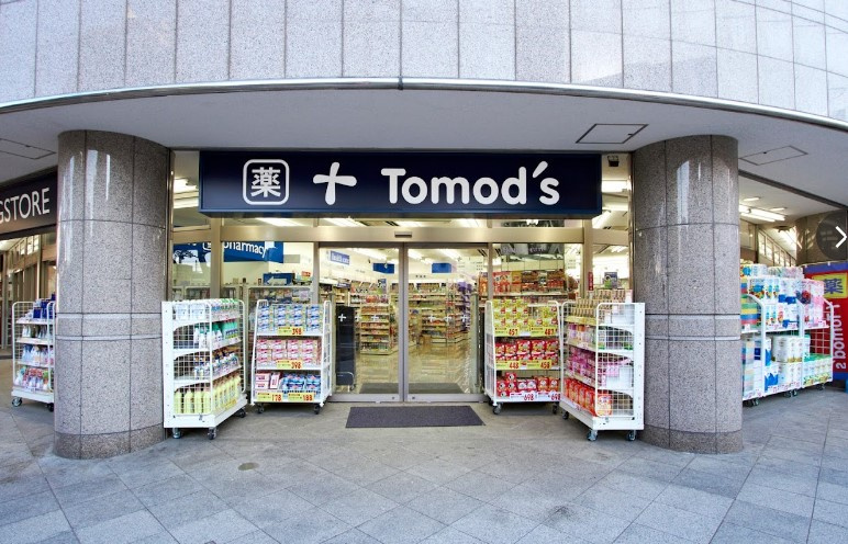 【ドラッグストア】トモズ　小手指店まで346ｍ
