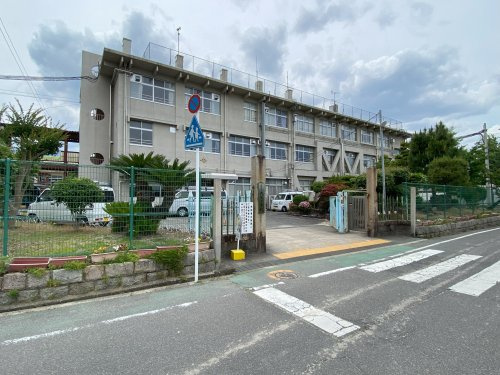 【小学校】大住小学校まで875ｍ