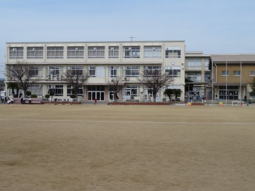 【小学校】津田小学校まで600ｍ
