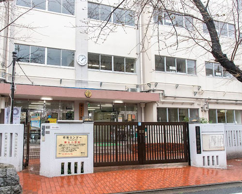 【小学校】豊島区立駒込小学校まで670ｍ