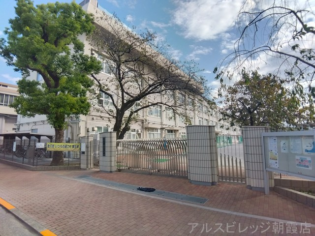【中学校】板橋区立西台中学校まで263ｍ