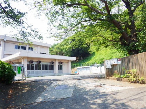 【小学校】横須賀市立高坂小学校まで630ｍ