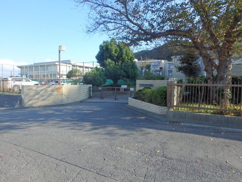 【高校】神奈川県立横須賀明光高校まで2965ｍ