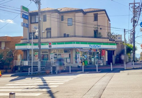 【コンビニエンスストア】ファミリーマート　サンズ美しが丘店まで691ｍ