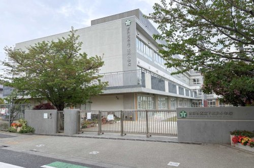 【小学校】世田谷区立下北沢小学校まで557ｍ