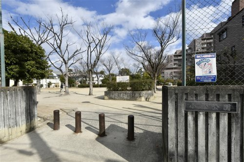 【公園】小松公園まで438ｍ