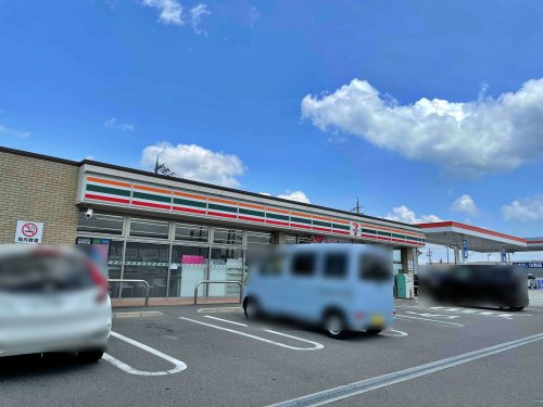 【コンビニエンスストア】セブンイレブン　亀岡大井店まで1055ｍ
