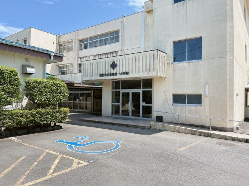 【小学校】裾野市立富岡第一小学校まで700ｍ
